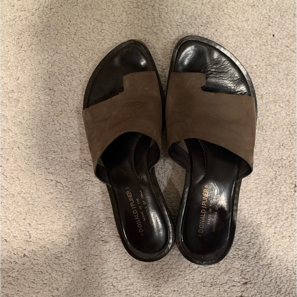 Donald Pliner buckskin sandals